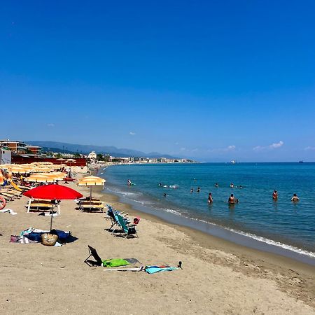 Appartamento Con Accesso Privato Spiaggia Savona Exteriör bild