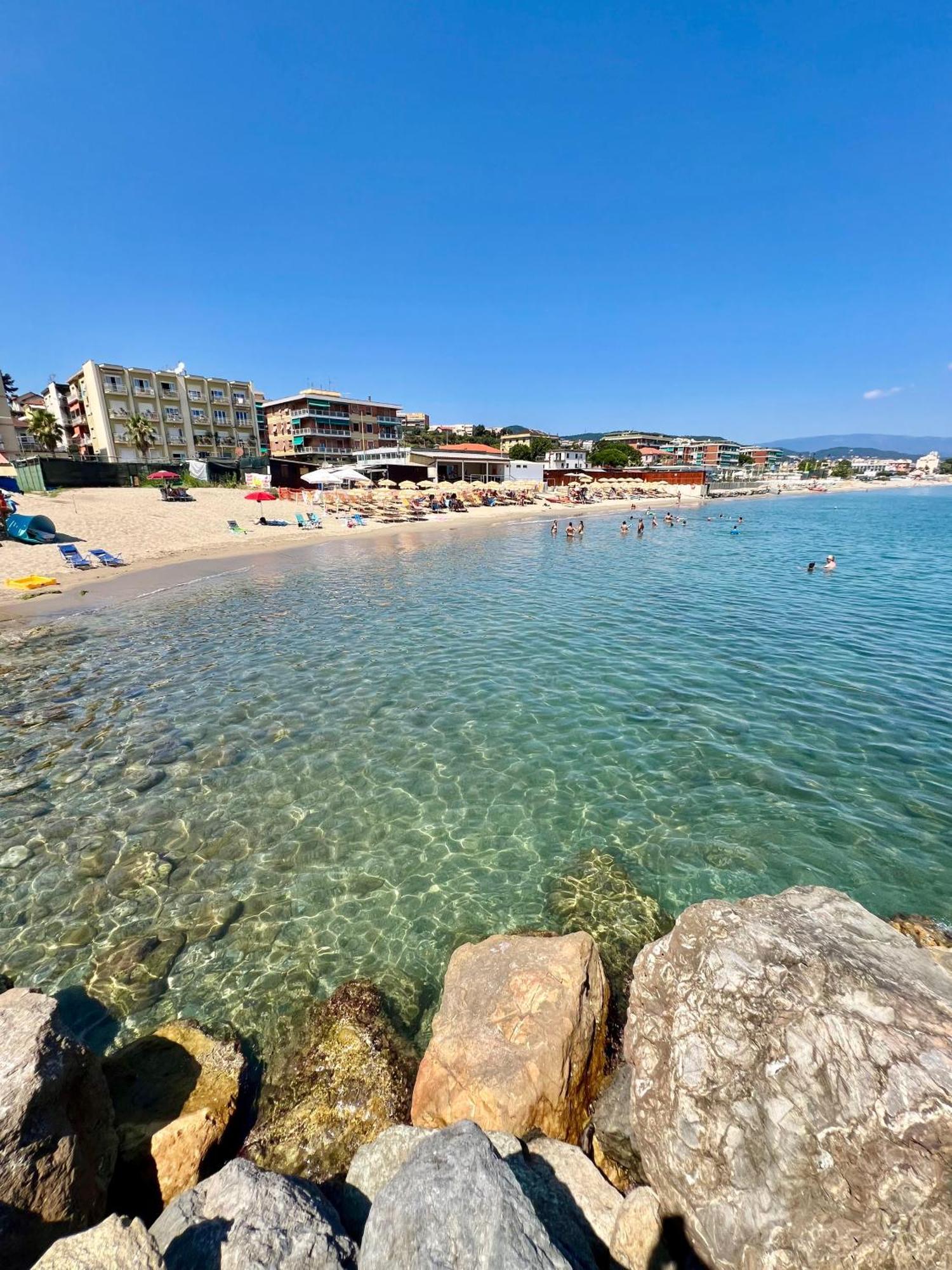 Appartamento Con Accesso Privato Spiaggia Savona Exteriör bild